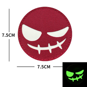 Distintivo Tattico IR Personalizzato Sinister Smirk con Patch a Strappo per Corsa Notturna e Ciclismo - Product Image 5