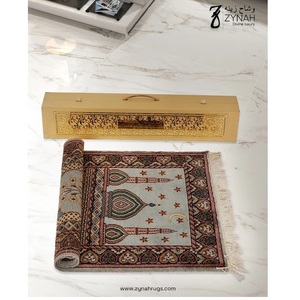 Tapis de prière en laine Divine Embrace, durable, de haute densité, avec coussin Janamaz, pour les prières quotidiennes, disponible à la vente, exportateur indien. - Product Image 1