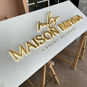 Letrero LED Acrílico Personalizado, Luz Blanca Cálida, Logotipo Iluminado para Tienda Minorista, Fácil Instalación, 3500K, Bronce Dorado - Product Image 3