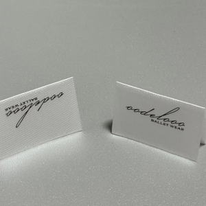 Hot Bán Tùy Chỉnh Satin Quần Áo Tag Thiết Kế Mới Satin Logo In Nhãn Cho Quần Áo End Gấp Cổ Tùy Chỉnh In Nhãn - Product Image 1