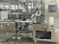 Machine d'emballage à coussin haute vitesse pour triangles de fromage, machine d'emballage flow-pack polyvalente