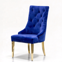 Fauteuil d'appoint en velours bleu roi capitonné avec accents en acier inoxydable doré pour mariage