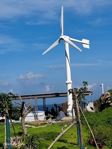 เครื่องกำเนิดไฟฟ้าพลังงานลมแบบแกนนอน CE ALLRUN 10KW 15kw 20kw 30kw รับประกัน 10 ปี เส้นผ่านศูนย์กลางใบพัด 5.8ม.-12ม. แรงดันขาออก 48V-600V - Product Image 3