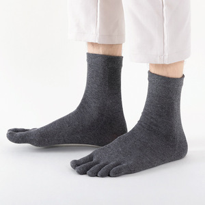 Men's Outdoor Sports <strong>Running</strong> <strong>Socks</strong> Quick-Drying Leisure Crew High 5 <strong>Toed</strong> Knitted Design with Body Custom Logo for Autumn Season - Product Image 2