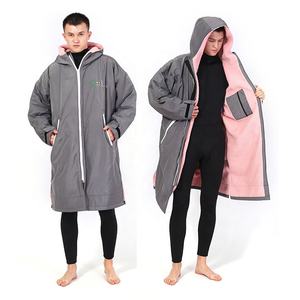 السباحة معطف بركة (سترة من الفراء بقبعة للقطب الشمالي) جاكيتات للرجال تغيير رداء دافئ الصوف الجافة بسرعة لتصفح السباحة التجديف الرياضات المائية - Product Image 1