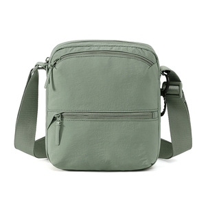 Sac à bandoulière décontracté pour homme en nylon imperméable, personnalisable en petites séries avec logo urgent - Product Image 4