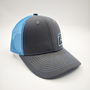 Gorra de camionero Richardson 112 de malla transpirable de color sólido ligeramente curvada con logotipo personalizado, estilo hip hop y diseño de espiga. - Product Image 4
