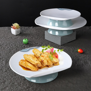 Assiette demi-lune sur pied en mélamine, résistante aux chutes, pour banquets d'hôtel, présentation de plats, forme irrégulière, usage commercial pour restaurants - Product Image 1