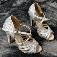 Chaussures de danse latine en Satin professionnel chaussures de robe de mariée brillantes blanches pour la performance de fête chaussures de danse du nouveau fabricant