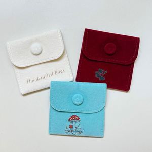 Pochette à bijoux en velours recyclable de luxe avec bouton, 7,5x9,5 cm, avec logo personnalisé, fermeture à bouton, emballage à rabat pour bracelets - Product Image 6