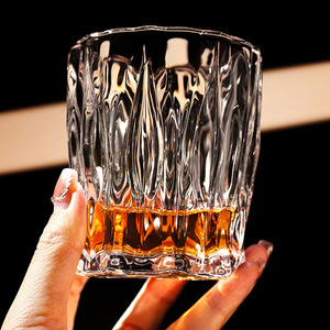 Nouvelles Verres à Whisky au Design Rétro, Verres à Shot en Cristal Diamant de Luxe, Design Moderne Vintage, Vente en Gros pour Bar et Fêtes - Product Image 2