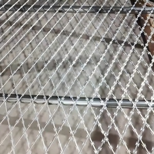 Alambre de Hierro Galvanizado con Orificios Cuadrados, Alambre de Púas Tipo Diamante, <span class=keywords><strong>Malla</strong></span> de Alambre de Seguridad <span class=keywords><strong>Perimetral</strong></span> Antirrobo para Construcción, <span class=keywords><strong>Precio</strong></span> de Fábrica - Product Image 1