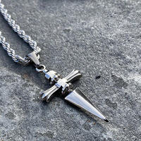 Collier pendentif en forme de dague croisée en acier inoxydable, chaîne torsadée, bijoux personnalisés pour les fêtes, cadeau pour homme, femme, unisexe