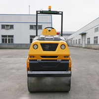 Rouleau compresseur autoporté convivial pour un confort optimal de l'opérateur lors de longues périodes de travail
