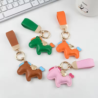 Porte-clés lumineux en cuir PU souple, faits à la main, colorés, mignons, en forme d'animaux de dessin animé, personnalisables, promotionnels, pour sacs à main féminins, vente en gros