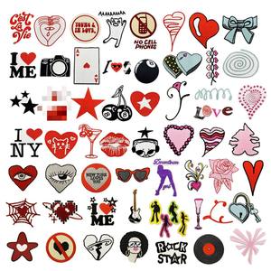 Vente chaude, style punk populaire, série rouge et noir, design floral en forme de cœur, patchs brodés à appliquer à chaud, à repasser sur les vêtements, les sacs, les casquettes - Product Image 1