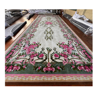 Handgefertigter Wollteppich Großer Flächenteppich in Rot Traditionelles Arabisches Design für Majlis