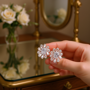 Boucles d'oreilles clous fleur en or blanc, serties de cristaux et strass, bijoux romantiques pour mariage pour femme - Product Image 2