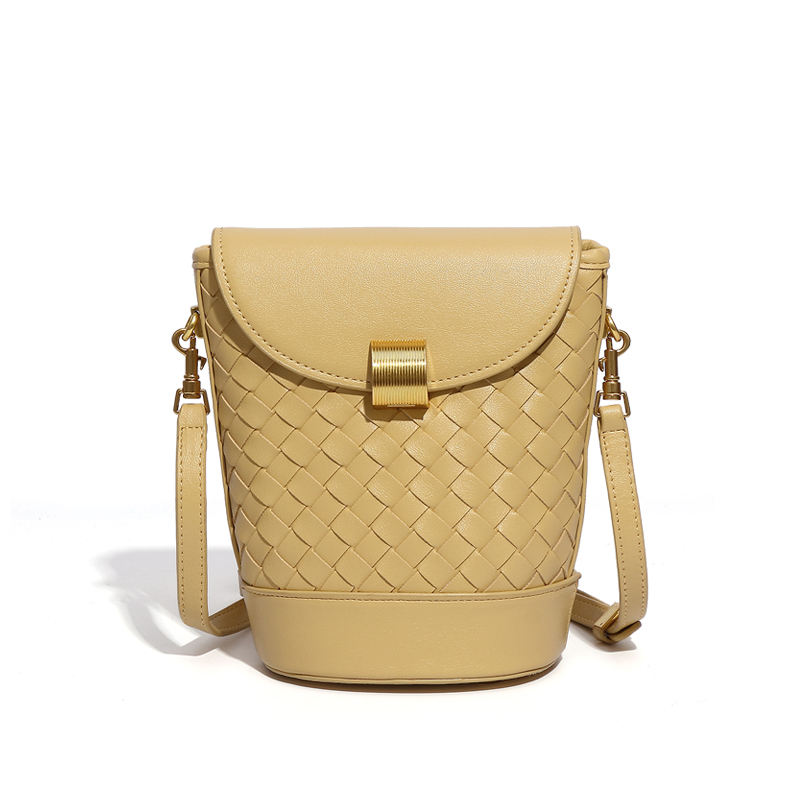 B1752#chicken yeIIow