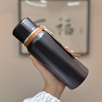 Bouteille d'eau isotherme en acier inoxydable 550 ml 750 ml, grande capacité, thermos portable pour les voyages et les activités de plein air