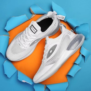 Chaussures de sport noires tendance et confortables pour hommes, légères, style course et marche, en tricot - Product Image 1