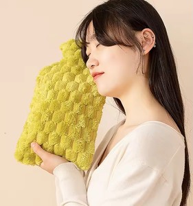 Sac de bain de souffleuse d'eau chaude en peluche douce brodé avec logo personnalisé, sans remplissage, pour soulager les douleurs hivernales - Product Image 3