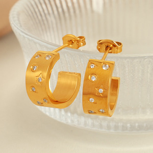 Pendientes Geométricos Tipo Huggie, Chapados en Oro, Aleación de Zinc, Forma de C Pequeña, Joyería de Moda - Product Image 2