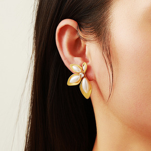 <b>Stud</b> <b>Earrings</b> Flower Shape Imitation Pearl 18k Gold Plated Stainless Steel Everyday Wear - Product Image 2