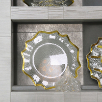 Assiette de Présentation Écologique Transparente de 13 Pouces à Bord Doré et Motif Floral en Dentelle pour Mariage, Fêtes et Banquets – Vaisselle en Plastique Économique