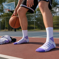 Chaussettes de basket-ball pour hommes en gros, chaussettes de sport athlétiques rayées colorées, logo personnalisé disponible