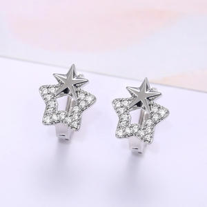 Orecchini a lobo con cristalli a forma di stella per donna, in argento 925 placcato rodio color oro bianco, gioielli da indossare tutti i giorni - Product Image 3