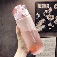 Bouteille d'eau portable de 780 ml, activités de plein air, gobelet en plastique à boire directement, gobelet gradué de grande capacité