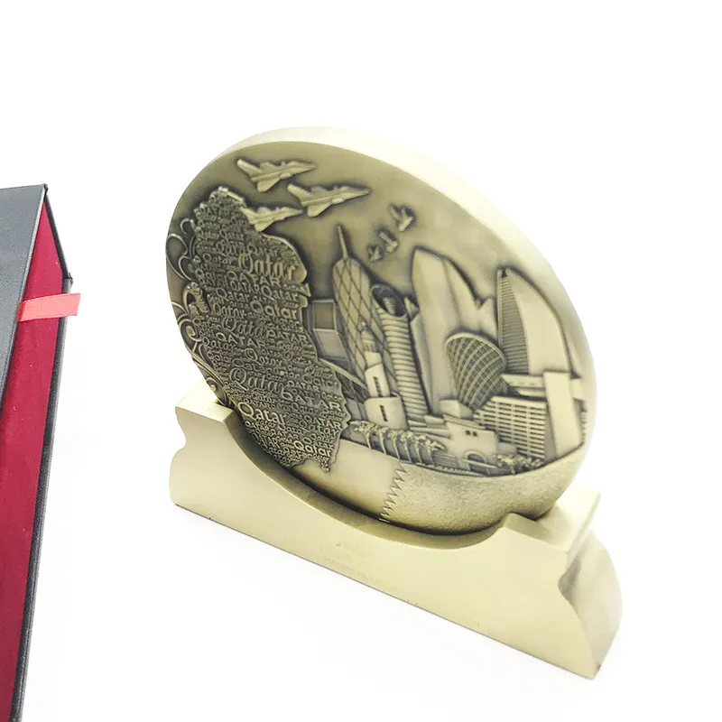 Hoge Kwaliteit Vip Koper Metalen Medaille Metalen Trofee Met Base Laser En Custom Design Qatar Nationale Dag Trofee