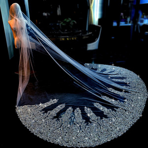 Velo de Novia Romántico al por Mayor, Largo Estilo Catedral de una Capa con Borde de Encaje, Color Marfil y con Peineta - Product Image 3