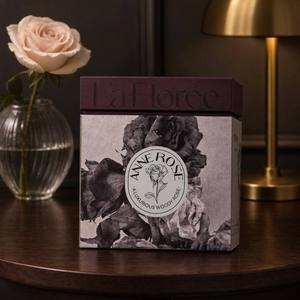 Coffret Cadeau Parfum Prune Profonde, Emballage Rigide de Luxe en Papier avec Logo Doré et Fenêtre Ronde - Product Image 3
