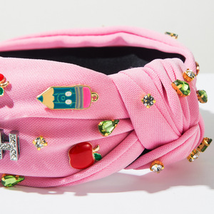 Diadema de moda para el regreso a clases con nudo de diamantes y dijes de manzana y lápiz para adolescentes - Product Image 6