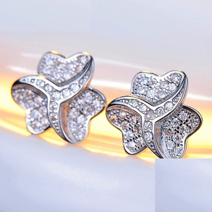 Orecchini a Perno E3346 in Oro Bianco con Fiore e Micro Inserto di Diamanti Taglio Brillante Rotondo, Gioiello Classico da Donna - Product Image 4