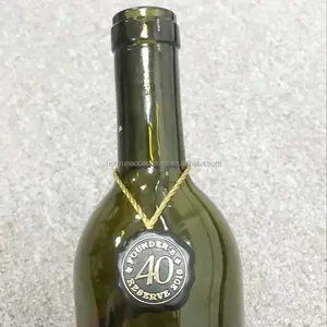 कस्टम लक्जरी लोगो उभरा लेबल के साथ शराब की बोतल गर्दन प्लास्टिक टैग स्ट्रिंग