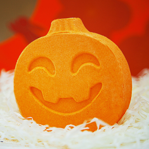 Bombas de Baño Orgánicas Lindas al por Mayor OEM, Serie Festiva de Fábrica, Calabaza de Halloween Personalizada, Etiqueta Privada, Caja de Regalo con Sal Efervescente - Product Image 1