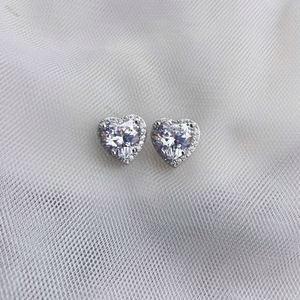 Boucles d'oreilles Dylam de luxe minimalistes, tendance, en argent sterling avec zircon en forme de cœur, bijoux de mariage, boucles d'oreilles en argent sterling avec zircon cubique en forme de cœur - Product Image 4