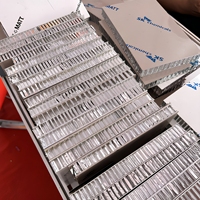 Panneau sandwich alvéolaire en aluminium ignifuge et écologique anti-moisissure avec garantie de 5 ans pour revêtement de façade de bâtiment et mur-rideau