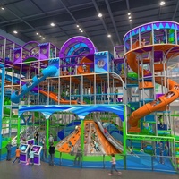 Equipo de juegos infantiles comercial para interiores, mega volcán escalable multinivel, toboganes en espiral, torres arqueadas para niños, FEC