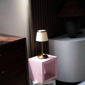 Luxe LED oplaadbare tafellamp met stoffen lampenkap Uniek design bureaulamp Decoratieve restaurant woonkamer tafellamp - Product Image 2