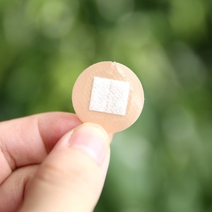 Vendaje Redondo Autoadhesivo Hengdi 2.2x2.2cm Estéril Para Aplicación de Vacunas en Bebés - Product Image 3