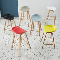 Tabouret de bar haut en métal au design moderne et simple avec pieds antidérapants pour café, pub, bar à domicile, salle à manger