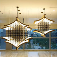 Grand lustre personnalisé à LED en bois pour le hall d'hôtel Lampe en rotin au design unique et moderne en cristal Décoration de chambre