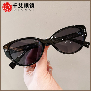 Gafas de Sol Retro para Mujer Qianai, Montura Negra TR90, Protección UV400, Lentes Tipo 3, Estilo Irregular - Product Image 1