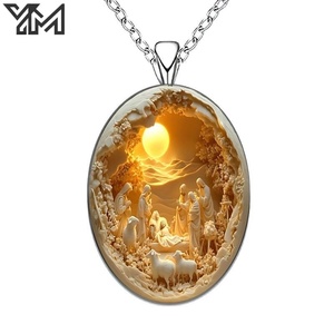 Lussuoso Ciondolo con Gesù Cristo che si Alza con Braccia Aperte, Accento Rosa Rossa, Gioiello Devozionale Cristiano, Amuleto, Collana Ovale per Fedeli - Product Image 4