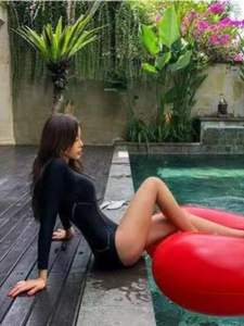 ชุดว่ายน้ำบิกินี่คอวีทรงปกติ ผ้าสแปนเด็กซ์/โพลีเอสเตอร์ แห้งเร็ว สำหรับผู้หญิง สไตล์เกาหลี เหมาะสำหรับดำน้ำ เล่นเซิร์ฟ แช่น้ำพุร้อน และว่ายน้ำ - Product Image 4