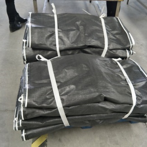 Sac Jumbo ANING robuste noir avec logo personnalisé, sac vrac FIBC stabilisé aux UV, construction à boucle croisée 5:1 pour déchets de chantier - Product Image 2